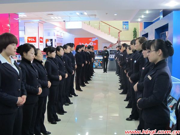 公司進(jìn)行三姿培訓(xùn)強(qiáng)化儀態(tài)