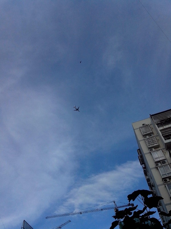 欲與天空試比