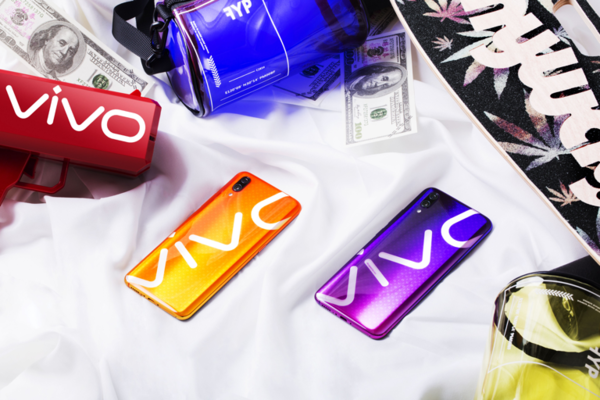 時(shí)尚單品來(lái)襲 vivo LOGO PHONE開售