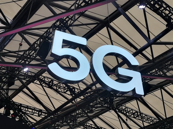 建設(shè)一臺(tái)5G基站要多少錢？大概相當(dāng)于100部5G手機(jī)